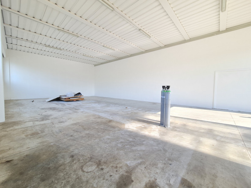 Capannone multiservizi in zona artigianale ad Abano Terme, direttamente ubicato in prossimità del...