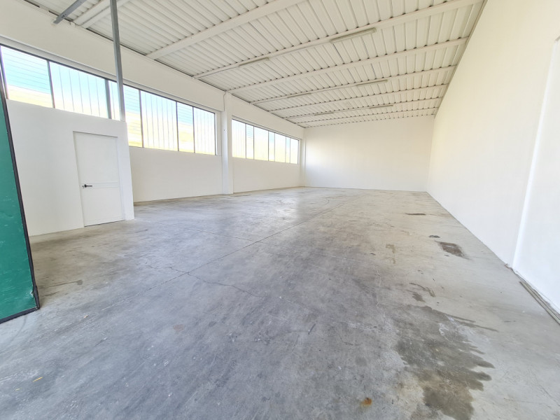 Capannone multiservizi in zona artigianale ad Abano Terme, direttamente ubicato in prossimità del...