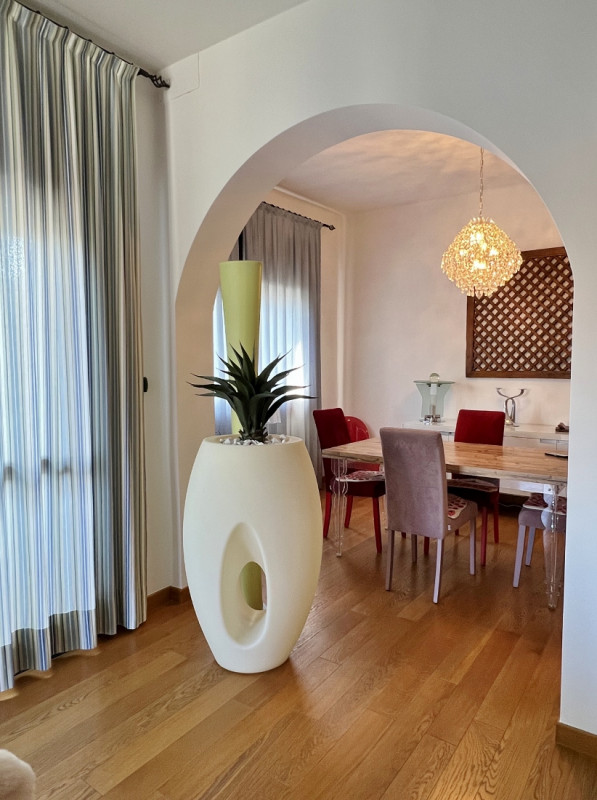 SPLENDIDO TRICAMERE RISTRUTTURATO, A VICENZA QUARTIERE PISCINE-SAN BORTOLO- Rif. 8345
Nel cuore d...