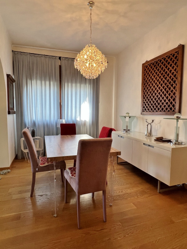 SPLENDIDO TRICAMERE RISTRUTTURATO, A VICENZA QUARTIERE PISCINE-SAN BORTOLO- Rif. 8345
Nel cuore d...