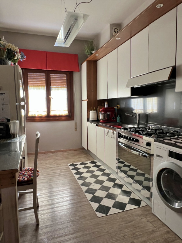 SPLENDIDO TRICAMERE RISTRUTTURATO, A VICENZA QUARTIERE PISCINE-SAN BORTOLO- Rif. 8345
Nel cuore d...