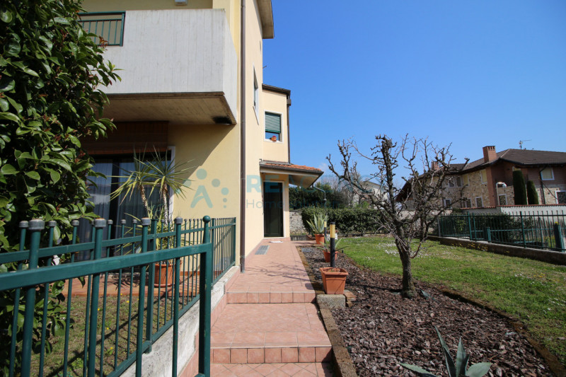 Thiene 

Stai cercando una porzione di bifamiliare in zona tranquilla ma allo stesso tempo centra...