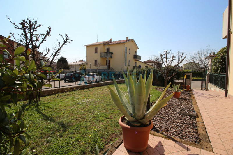 Thiene 

Stai cercando una porzione di bifamiliare in zona tranquilla ma allo stesso tempo centra...