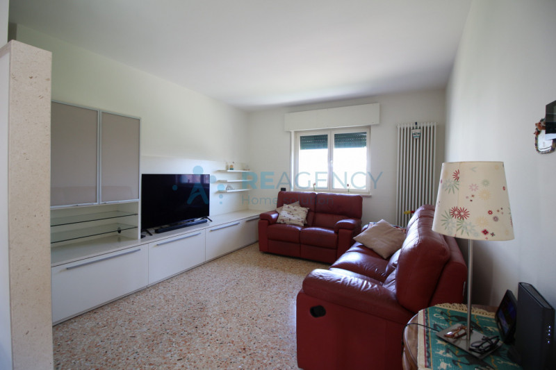 Thiene 

Stai cercando una porzione di bifamiliare in zona tranquilla ma allo stesso tempo centra...