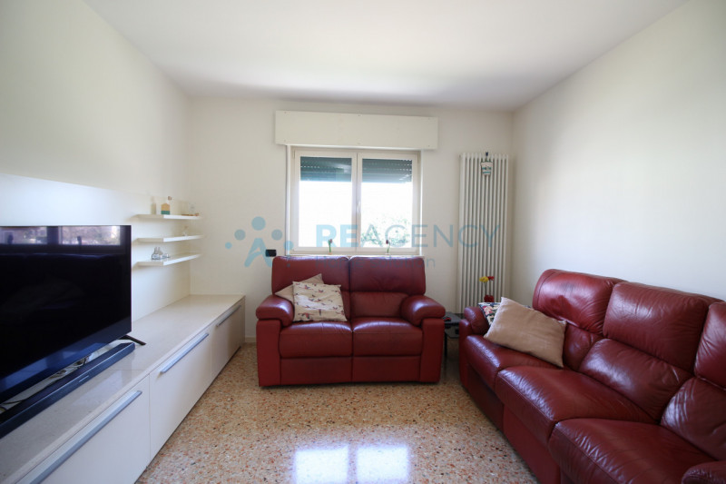 Thiene 

Stai cercando una porzione di bifamiliare in zona tranquilla ma allo stesso tempo centra...