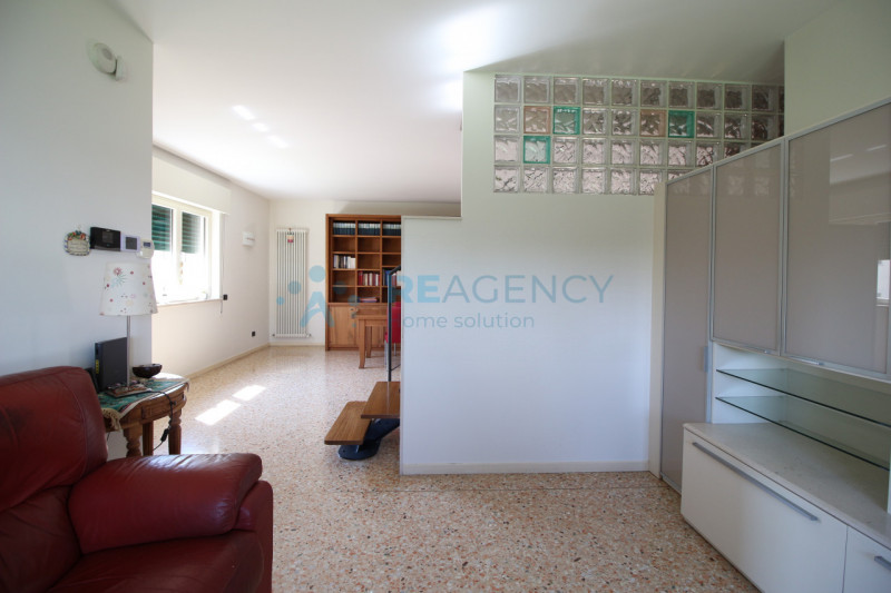 Thiene 

Stai cercando una porzione di bifamiliare in zona tranquilla ma allo stesso tempo centra...