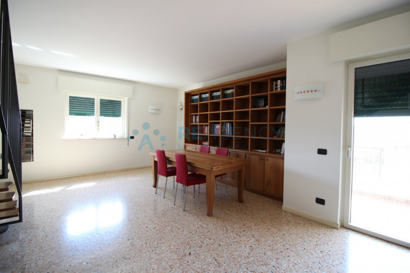 Thiene 

Stai cercando una porzione di bifamiliare in zona tranquilla ma allo stesso tempo centra...