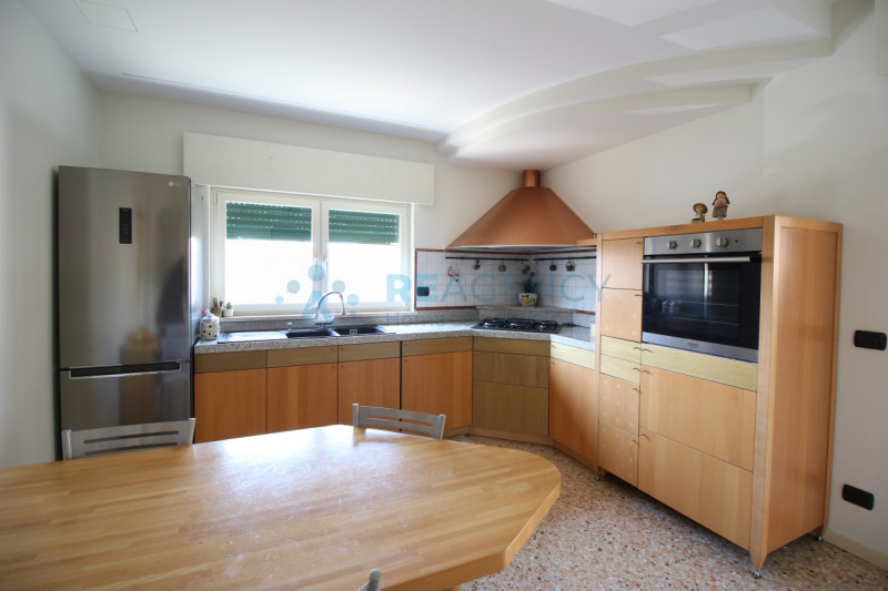 Thiene 

Stai cercando una porzione di bifamiliare in zona tranquilla ma allo stesso tempo centra...