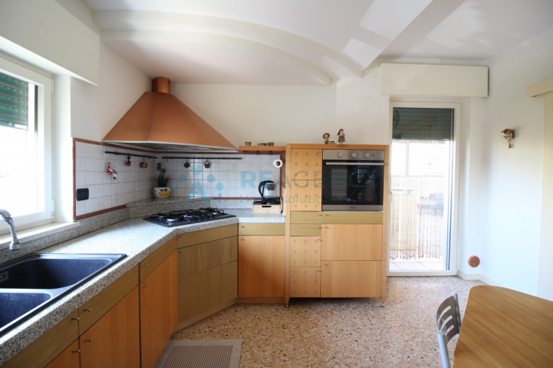 Thiene 

Stai cercando una porzione di bifamiliare in zona tranquilla ma allo stesso tempo centra...