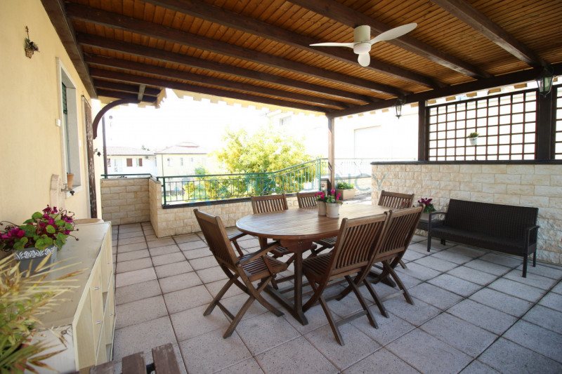 Thiene 

Stai cercando una porzione di bifamiliare in zona tranquilla ma allo stesso tempo centra...