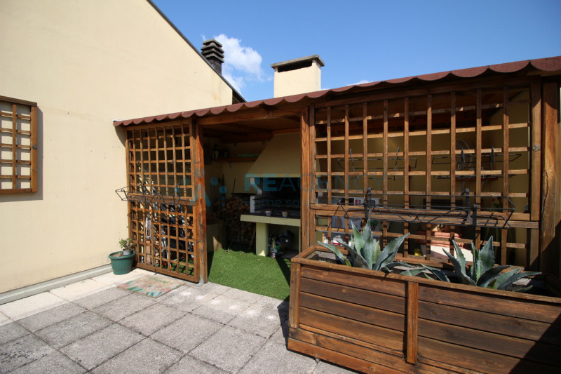 Thiene 

Stai cercando una porzione di bifamiliare in zona tranquilla ma allo stesso tempo centra...