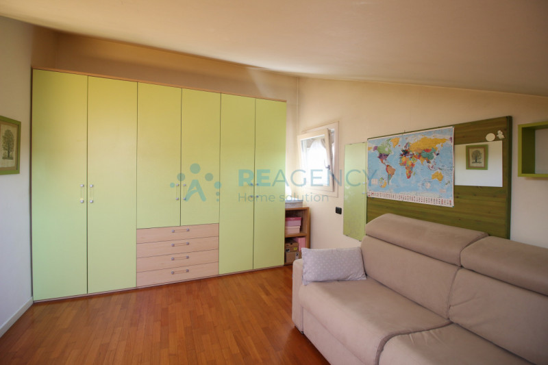 Thiene 

Stai cercando una porzione di bifamiliare in zona tranquilla ma allo stesso tempo centra...