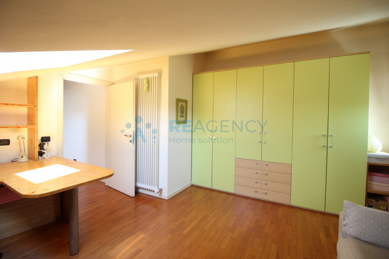 Thiene 

Stai cercando una porzione di bifamiliare in zona tranquilla ma allo stesso tempo centra...