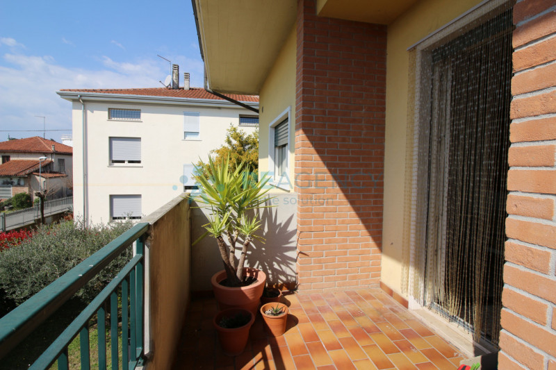 Thiene 

Stai cercando una porzione di bifamiliare in zona tranquilla ma allo stesso tempo centra...