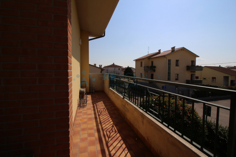 Thiene 

Stai cercando una porzione di bifamiliare in zona tranquilla ma allo stesso tempo centra...