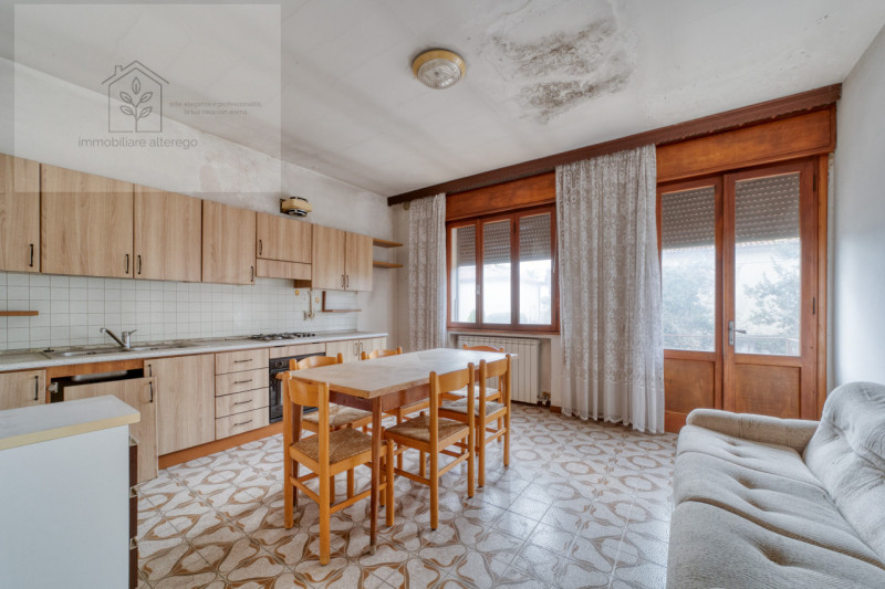 Bifamiliare intera con giardino, da reinventare –  Mejaniga di Cadoneghe

Ci sono case che non ra...