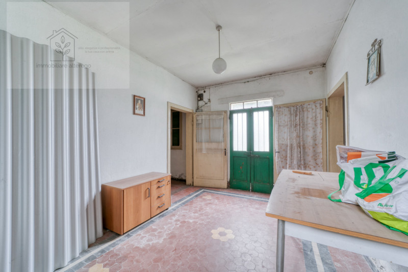 Bifamiliare intera con giardino, da reinventare –  Mejaniga di Cadoneghe

Ci sono case che non ra...