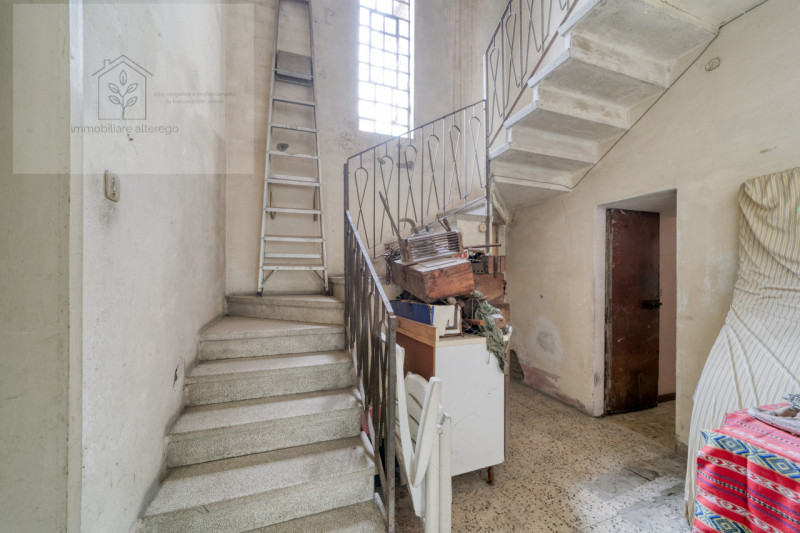 Bifamiliare intera con giardino, da reinventare –  Mejaniga di Cadoneghe

Ci sono case che non ra...