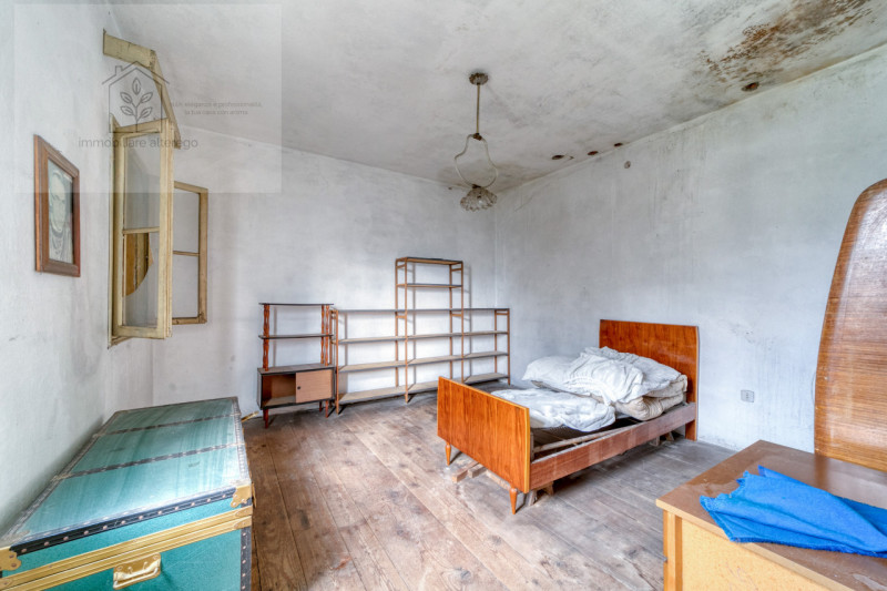 Bifamiliare intera con giardino, da reinventare –  Mejaniga di Cadoneghe

Ci sono case che non ra...