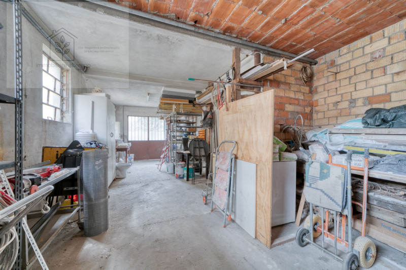 Bifamiliare intera con giardino, da reinventare –  Mejaniga di Cadoneghe

Ci sono case che non ra...