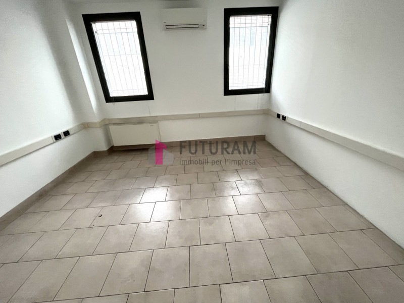 PIAZZOLA SUL BRENTA (PD) - rif. 634TMIC - Per info 3473209826 - In zona industriale sarà a breve ...