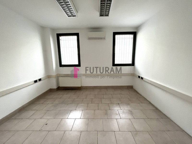 PIAZZOLA SUL BRENTA (PD) - rif. 634TMIC - Per info 3473209826 - In zona industriale sarà a breve ...