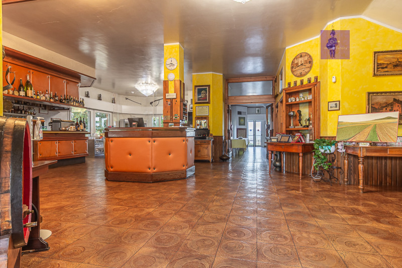 Complesso ricettivo panoramico sui Colli Euganei | Hotel con 30 camere e ampia estensione fondiar...