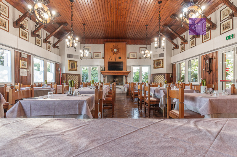 Complesso ricettivo panoramico sui Colli Euganei | Hotel con 30 camere e ampia estensione fondiar...