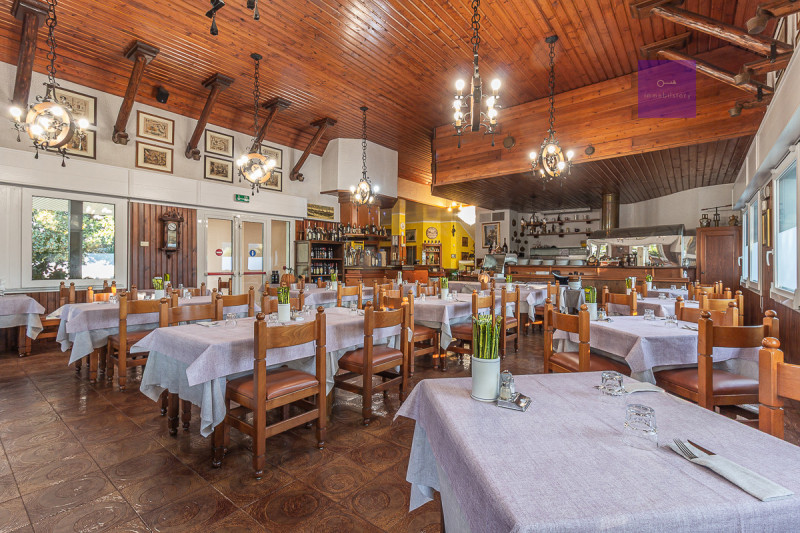 Complesso ricettivo panoramico sui Colli Euganei | Hotel con 30 camere e ampia estensione fondiar...