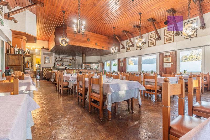 Complesso ricettivo panoramico sui Colli Euganei | Hotel con 30 camere e ampia estensione fondiar...