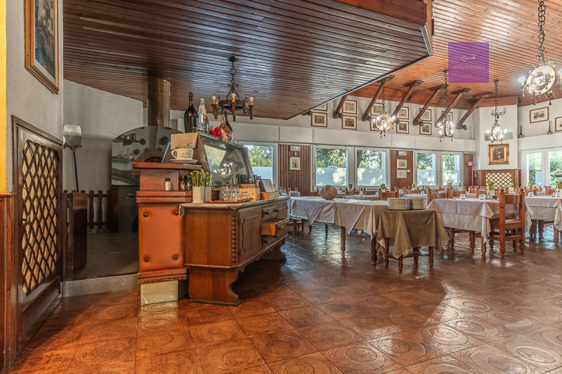 Complesso ricettivo panoramico sui Colli Euganei | Hotel con 30 camere e ampia estensione fondiar...