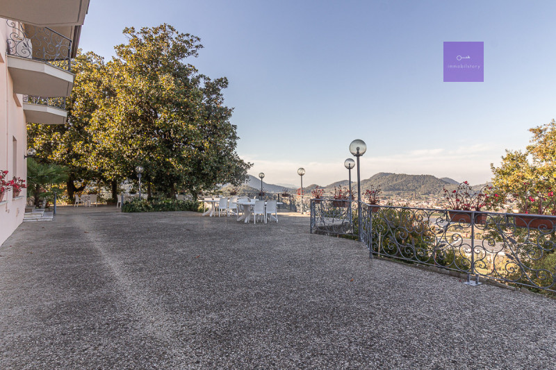 Complesso ricettivo panoramico sui Colli Euganei | Hotel con 30 camere e ampia estensione fondiar...