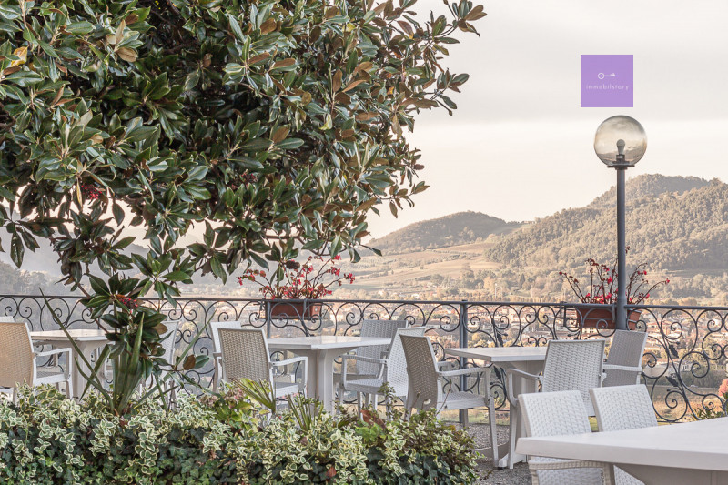 Complesso ricettivo panoramico sui Colli Euganei | Hotel con 30 camere e ampia estensione fondiar...