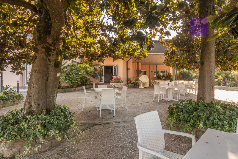 Complesso ricettivo panoramico sui Colli Euganei | Hotel con 30 camere e ampia estensione fondiar...