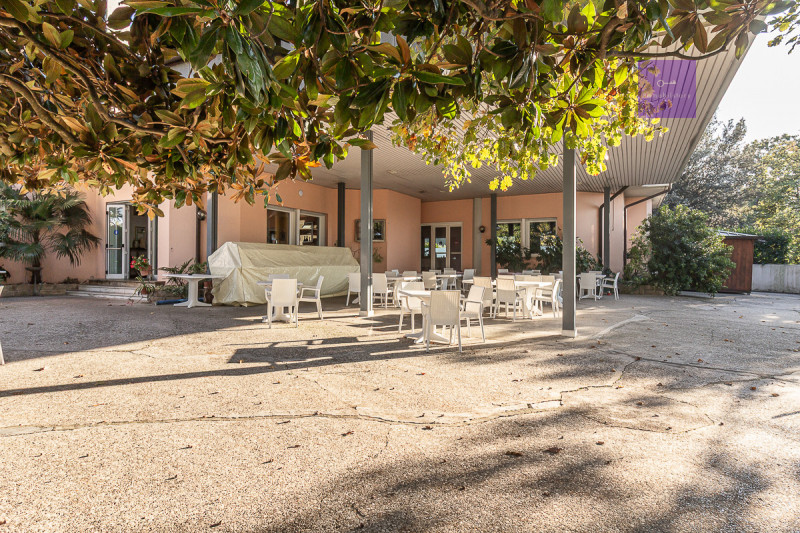 Complesso ricettivo panoramico sui Colli Euganei | Hotel con 30 camere e ampia estensione fondiar...