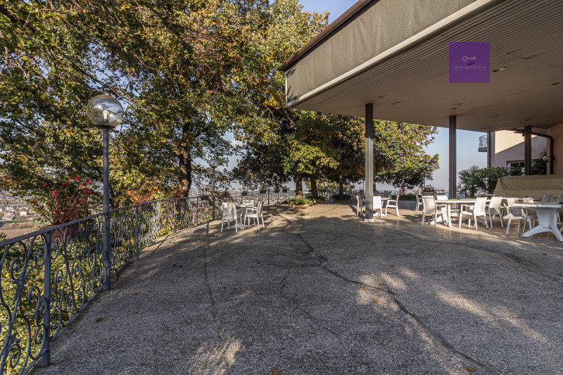 Complesso ricettivo panoramico sui Colli Euganei | Hotel con 30 camere e ampia estensione fondiar...