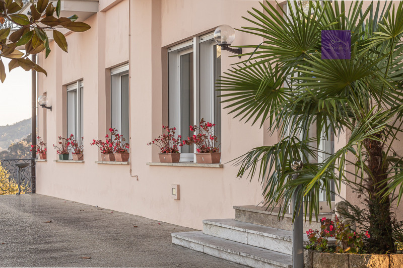 Complesso ricettivo panoramico sui Colli Euganei | Hotel con 30 camere e ampia estensione fondiar...