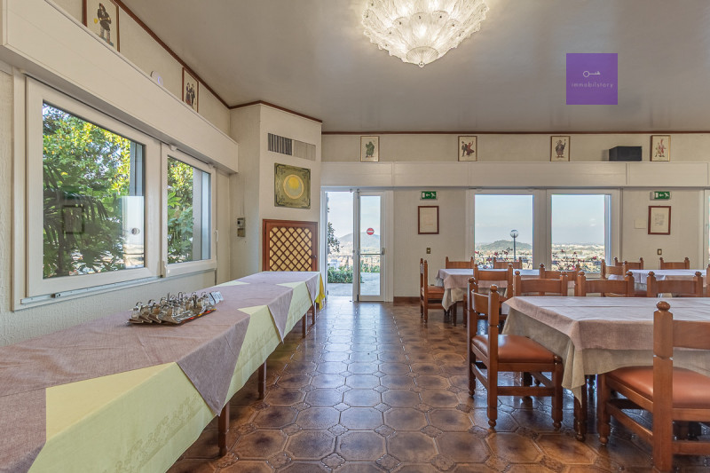 Complesso ricettivo panoramico sui Colli Euganei | Hotel con 30 camere e ampia estensione fondiar...