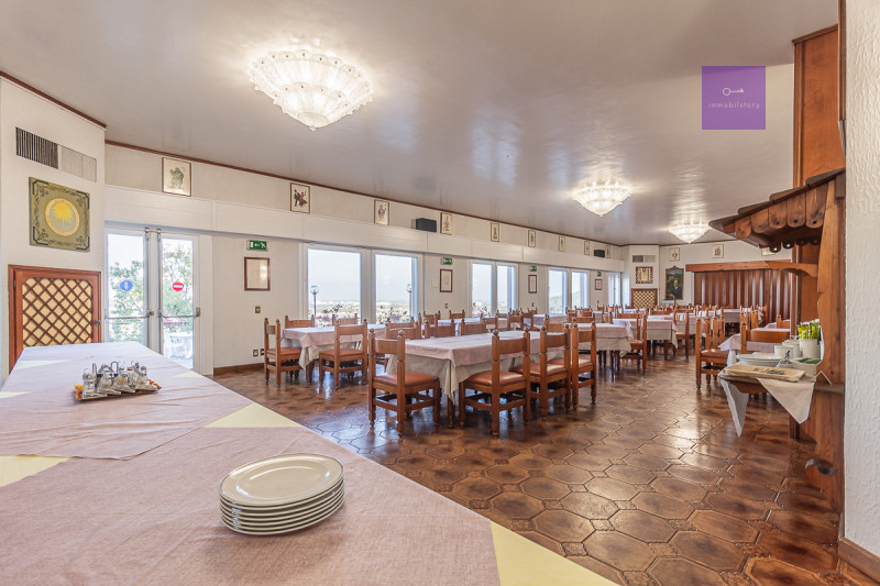 Complesso ricettivo panoramico sui Colli Euganei | Hotel con 30 camere e ampia estensione fondiar...