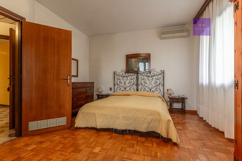 Complesso ricettivo panoramico sui Colli Euganei | Hotel con 30 camere e ampia estensione fondiar...