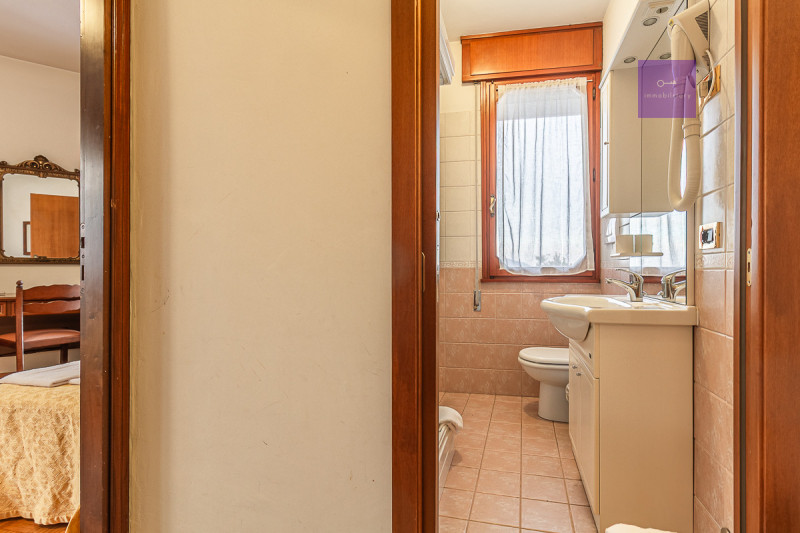 Complesso ricettivo panoramico sui Colli Euganei | Hotel con 30 camere e ampia estensione fondiar...