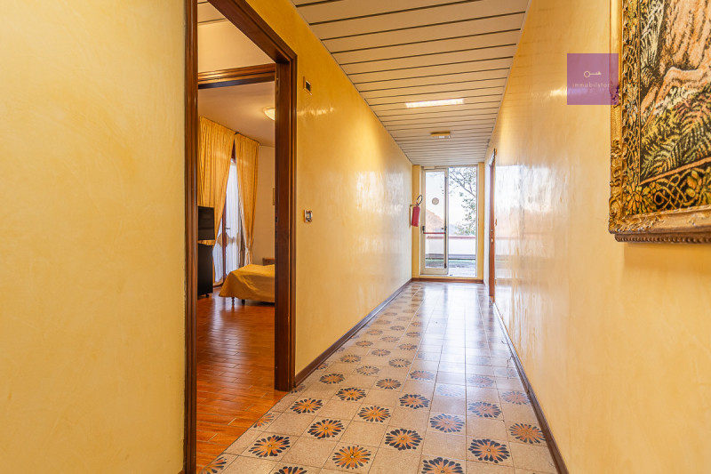 Complesso ricettivo panoramico sui Colli Euganei | Hotel con 30 camere e ampia estensione fondiar...