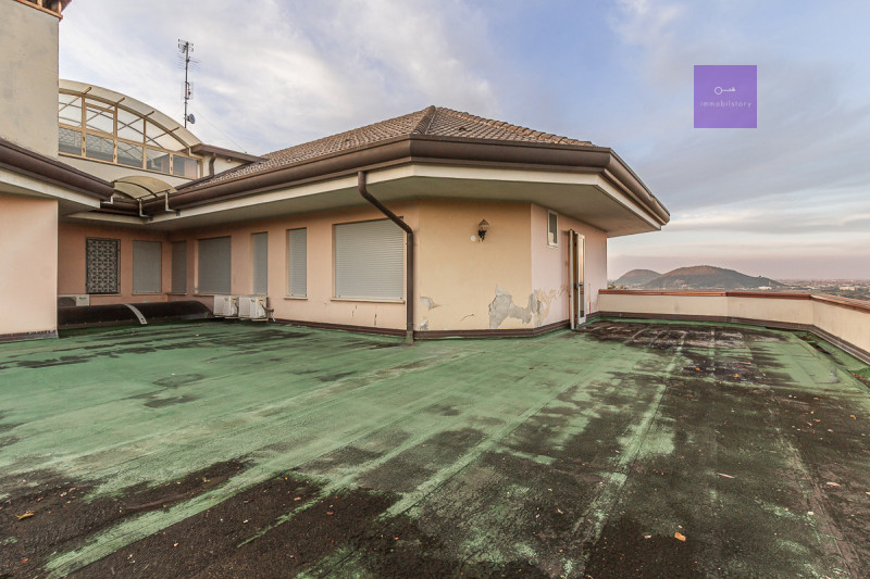 Complesso ricettivo panoramico sui Colli Euganei | Hotel con 30 camere e ampia estensione fondiar...