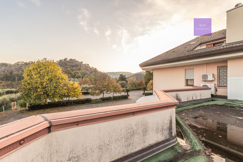 Complesso ricettivo panoramico sui Colli Euganei | Hotel con 30 camere e ampia estensione fondiar...