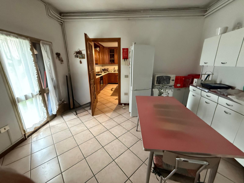 Albignasego, in località Carpanedo, proponiamo una casa singola disposta su due piani, di Mq 160 ...