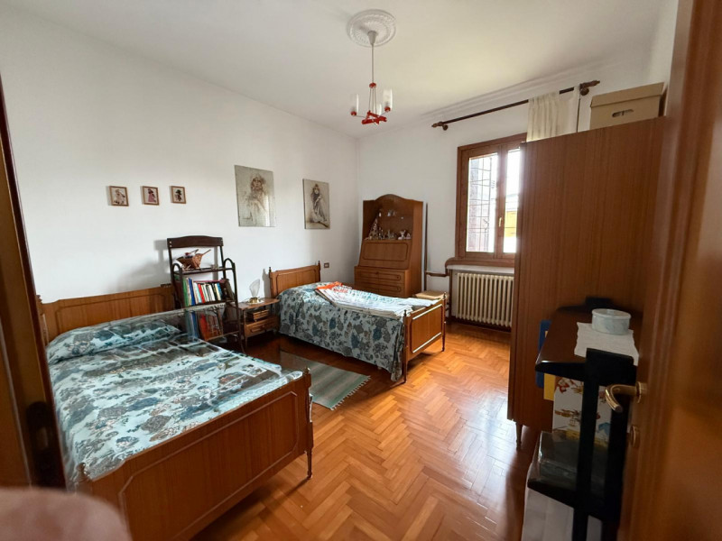 Albignasego, in località Carpanedo, proponiamo una casa singola disposta su due piani, di Mq 160 ...