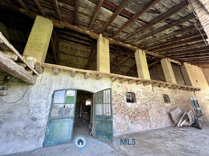 RUSTICO CON TERRENO AGRICOLO A CASALSERUGO €.250.000 - rif.1691

Il rustico in vendita a Casalser...