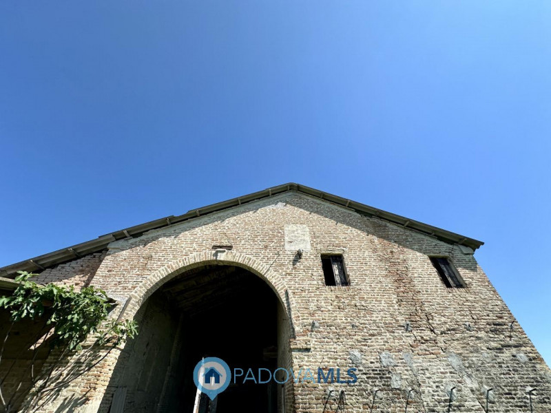 RUSTICO CON TERRENO AGRICOLO A CASALSERUGO €.250.000 - rif.1691

Il rustico in vendita a Casalser...