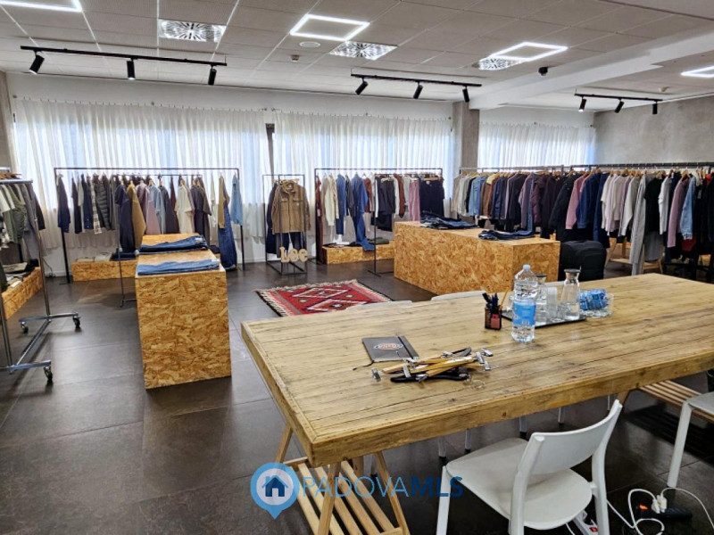 Immobile in esclusiva al Gruppo Padova MLS

PADOVA ZONA INDUSTRIALE EST. Scoprite un'opportunità ...