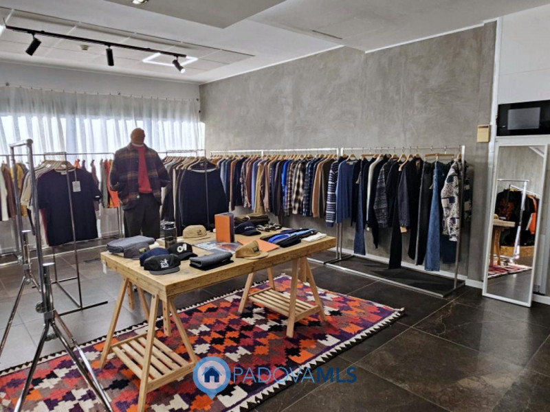 Immobile in esclusiva al Gruppo Padova MLS

PADOVA ZONA INDUSTRIALE EST. Scoprite un'opportunità ...